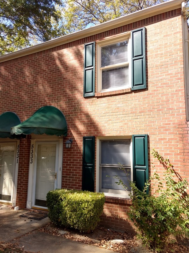 Building Photo - Townhome in East Ridge