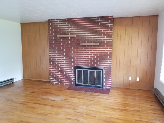 Foto del edificio - Occupied, do not disturb tenants. 2br duplex with carport and stackable washer/dryer included!