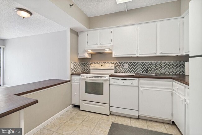 Building Photo - 2921 N Leisure World Blvd