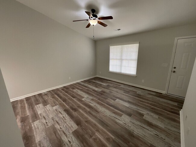 Building Photo - 3020 Quail Oak Dr