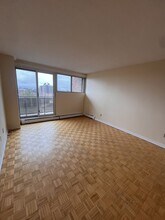 Building Photo - 345 Laurier Ave E