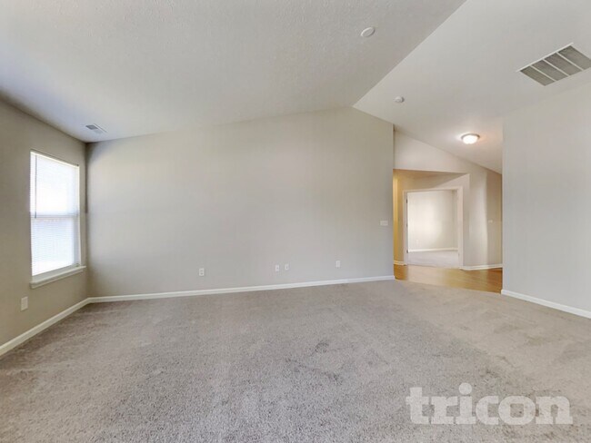 Foto del edificio - 4907 Long Iron Dr