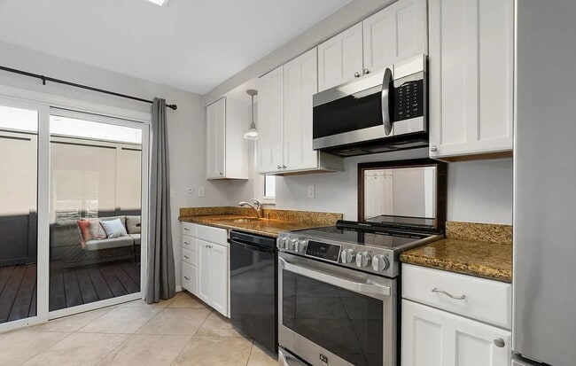 Building Photo - Beautifully Maintained Rental Unit Available