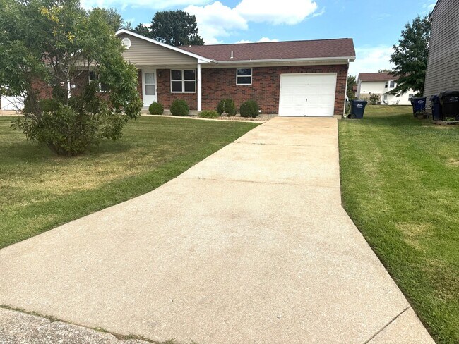 Building Photo - 608 Linda Ln