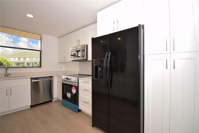 Building Photo - 5873 Fox Hollow Dr