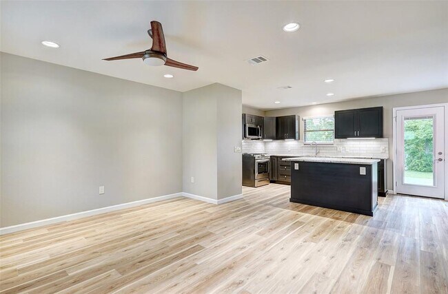 Foto del edificio - 206 E Powell Ln