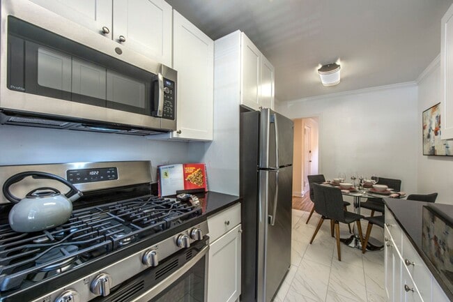 Building Photo - Sunny 1BR in Brookline | Heat & Hot Water Included | 9/1