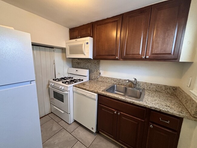Building Photo - 2575 Iverson St