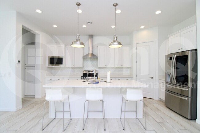 Building Photo - 828 E Ashurst Dr