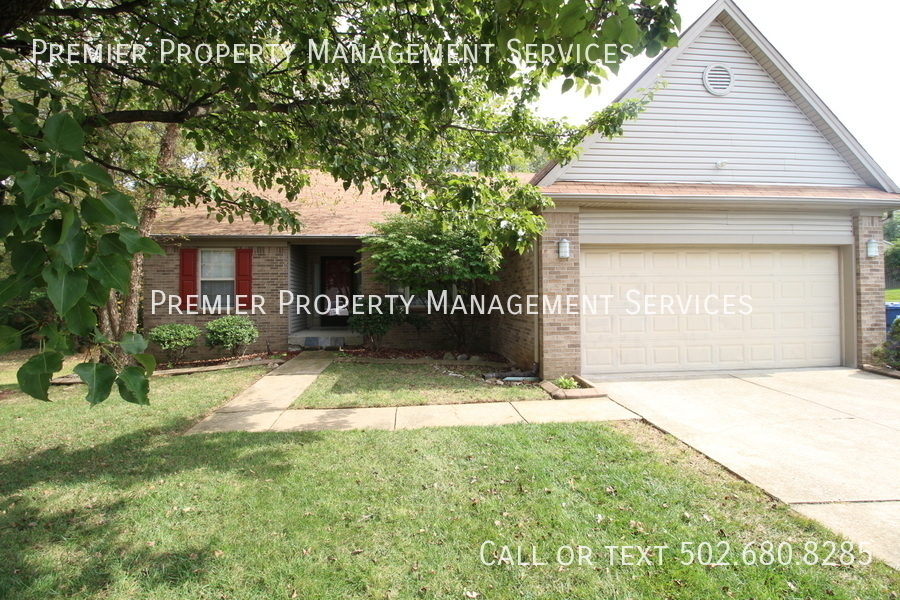 Foto principal - Fabulous 3 bedroom 3 bath walk- out ranch