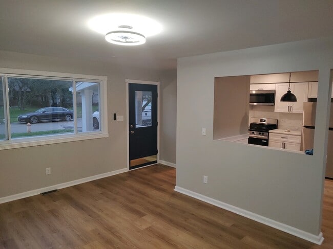 Building Photo - 2652 Landsburn Dr