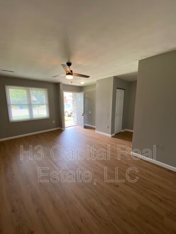 Building Photo - 517 Mockingbird St