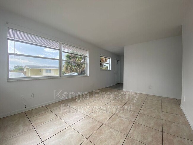 Foto del edificio - 1172 W 34th St