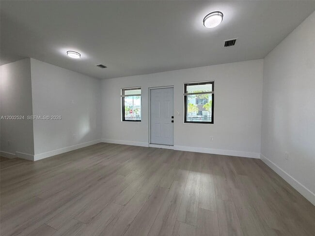 Foto del edificio - 2100 SW 6th St