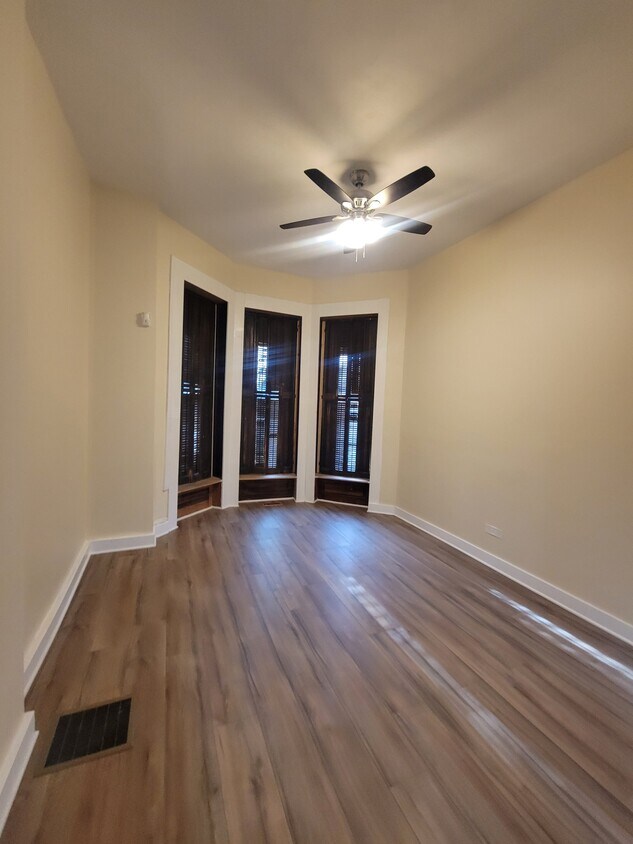 4335 S Saint Lawrence Ave Unit 2, Chicago, IL 60653 4335 S Saint