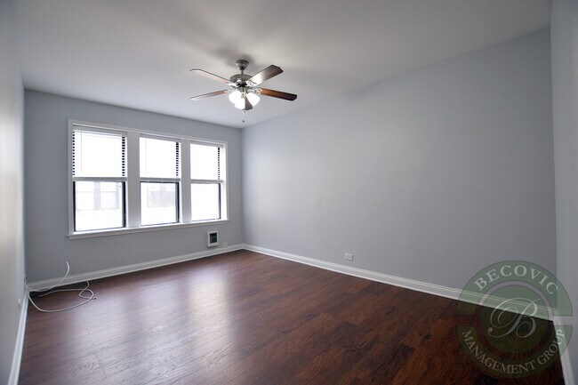 Building Photo - 3635 W Dickens Ave