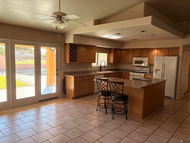 Foto del edificio - 10390 Fairway Dr