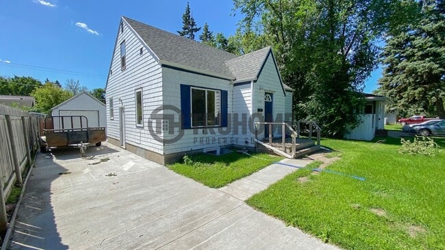 Building Photo - Spacious 5-Bedroom Home – Pet-Friendly and Perfect for Your Family!