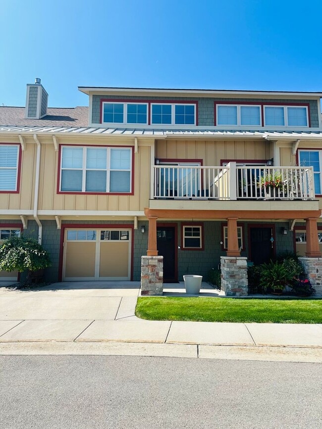Building Photo - 13802 S W Bay Shore Dr