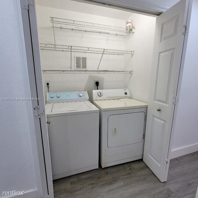 Building Photo - 3 br, 2 bath Condo - 11102 NW 83rd St Apt 110
