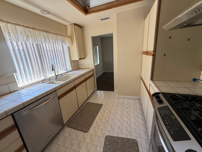 Foto del edificio - 280 S Craig Ave