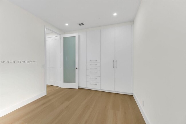 Building Photo - 6538 Via Regina