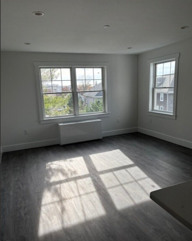 Foto del edificio - 180 Deer Park Ave