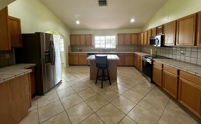 Foto del edificio - 1658 SW Import Dr