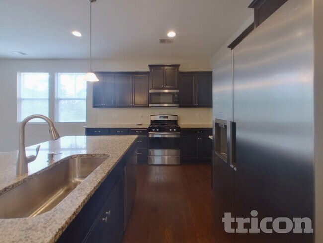 Building Photo - 1418 Kings Grove Dr