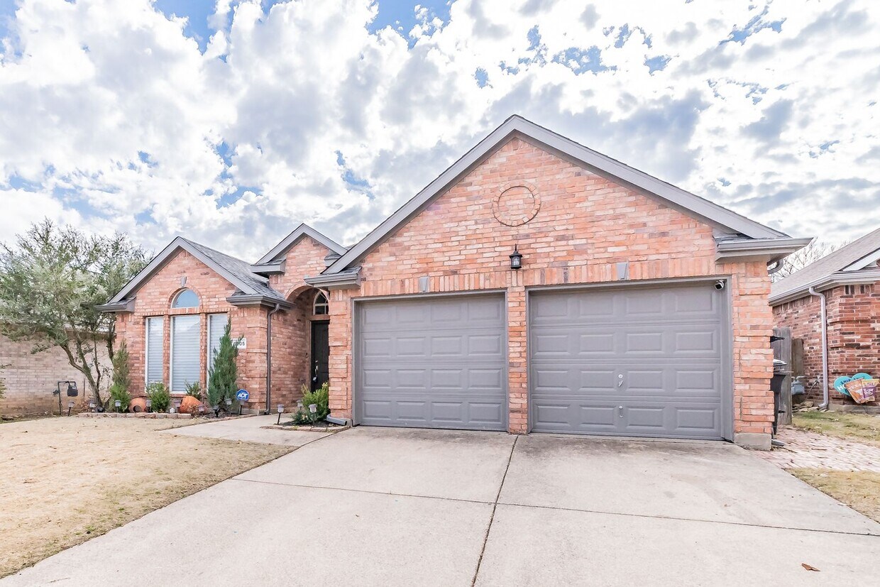 Primary Photo - Updated 3-Bedroom, 2-Bath Home in Marine C...