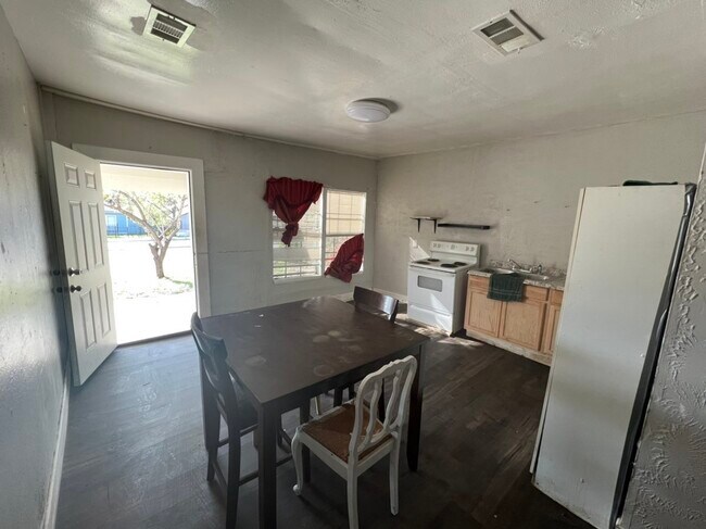 Building Photo - 2844 S Marsalis Ave