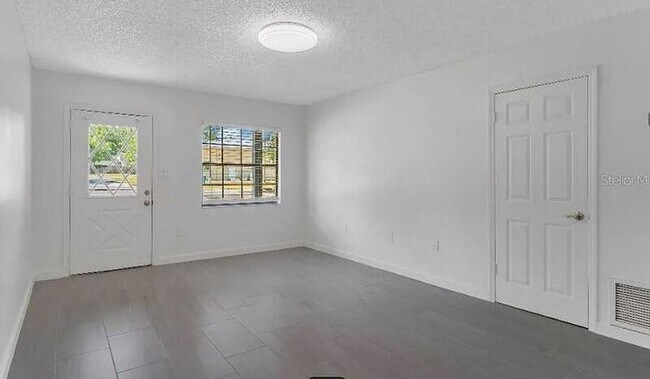 Building Photo - 435 E Clifford Ave