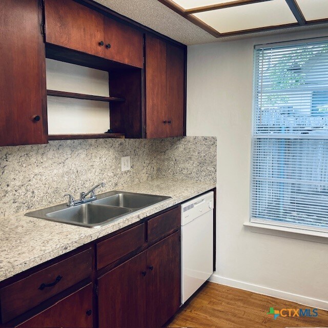 Foto del edificio - 422 Chisholm Valley Dr