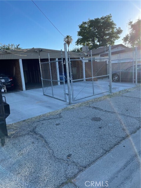 Building Photo - 124 W Lancaster Blvd