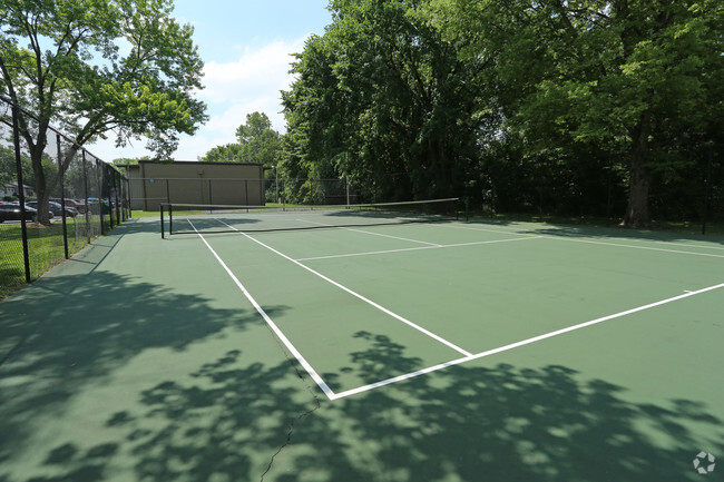 Cancha de tenis - Glenview Apartments