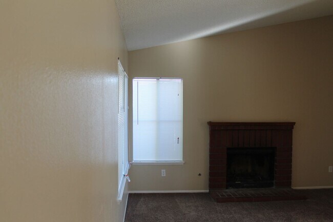 Foto del edificio - 4bd/2ba Home - 22803 Scotia Ln. (92557)