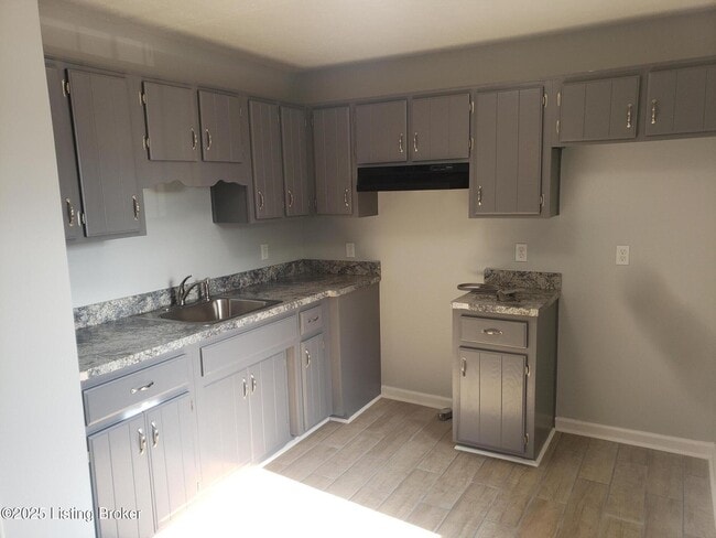 Building Photo - 102 E Florence Ave