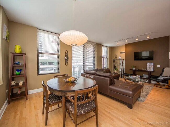 Foto del edificio - 330 N Jefferson St