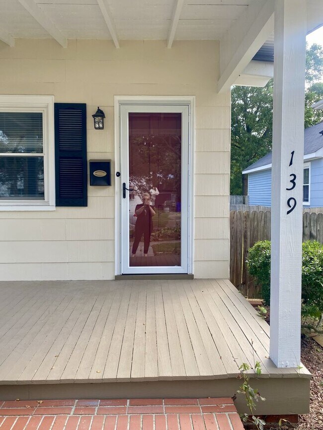 Building Photo - Charming Bungalow