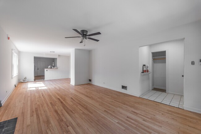 Foto del edificio - 1749 E 71st Pl