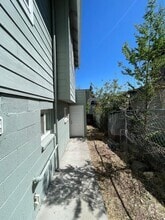 Building Photo - 609 N 8th St