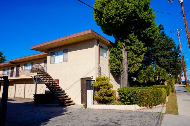 Foto del edificio - 20329-20335 Denker Ave
