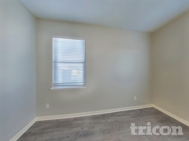 Building Photo - 1502 Tulip Ln