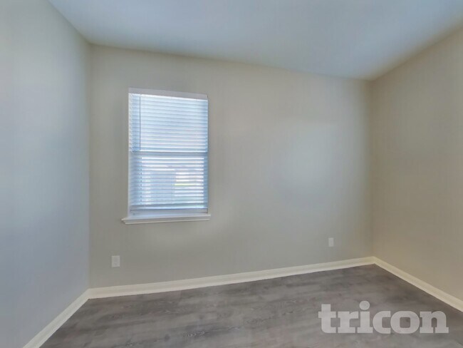Foto del edificio - 1502 Tulip Ln