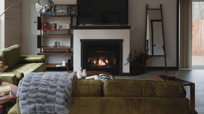 Building Photo - 313 Skate Creek Rd N