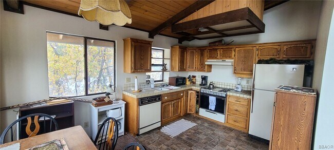 Foto del edificio - 547 Villa Grove Ave