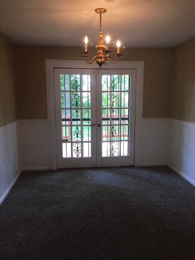 Building Photo - Home You’ll Love Coming Home To