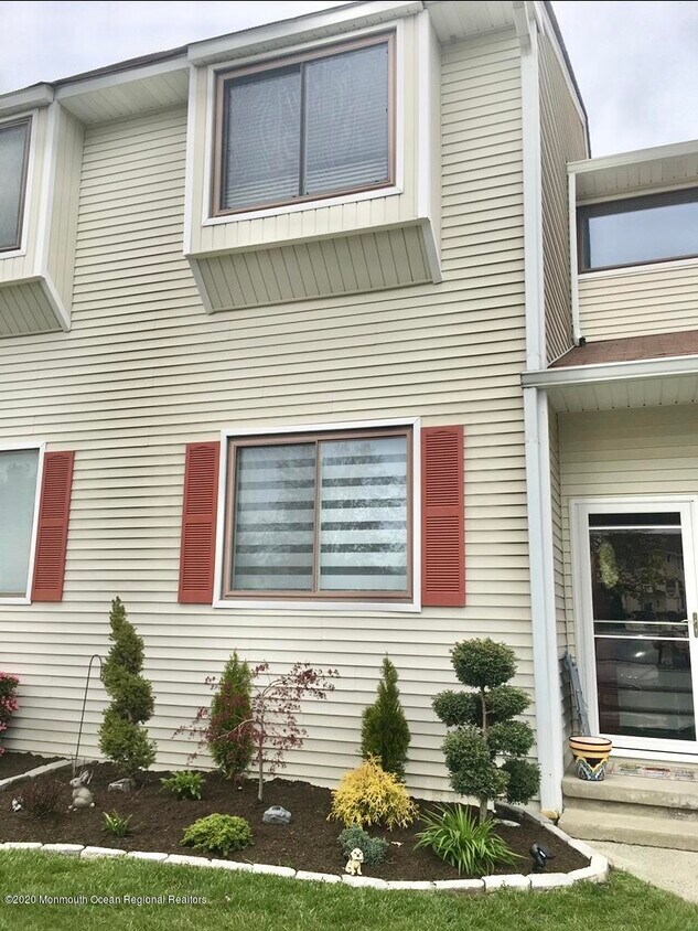 283 Clubhouse Dr, Middletown, NJ 07748 Condo for Rent in Middletown