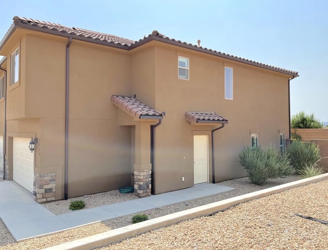 Building Photo - 3971 Bella Vista Dr