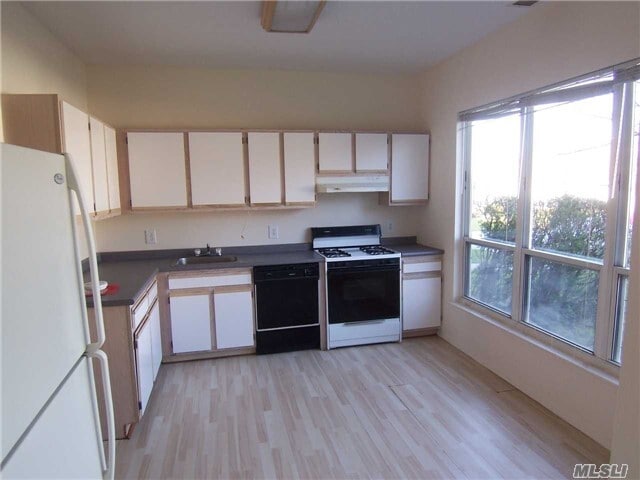 Building Photo - 859 Spring Lake Dr